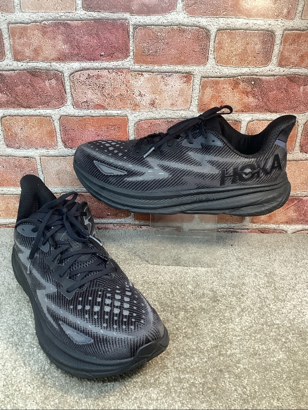 Hoka Clifton 9 Men’s black sneakers size 14 D